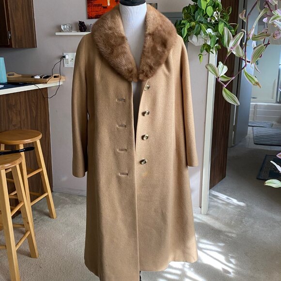 Vintage Outerwear - Picture 1 of 3